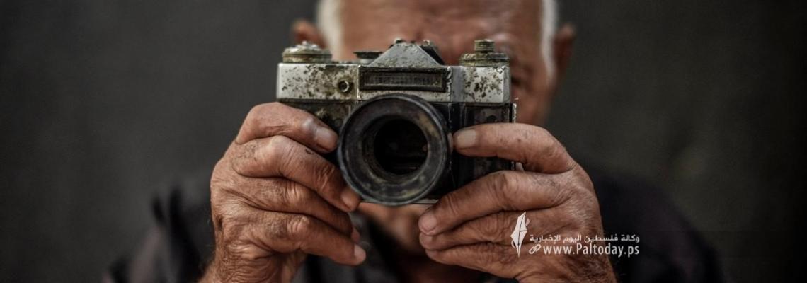الهنداوي.. أقدم مصور في غزة وثقت كاميراته لحظات من الزمن الجميل