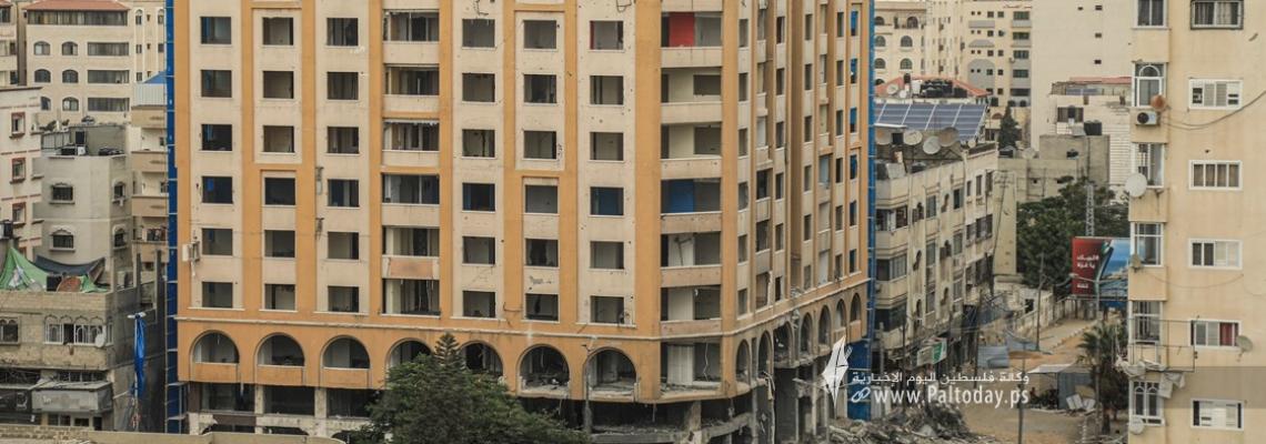 بالصور:  تواصل أعمال إزالة برج الجوهرة المدمر وسط مدينة غزّة الذي تعرض للقصف الإسرائيلي خلال العدوان الأخير في مايو 2021