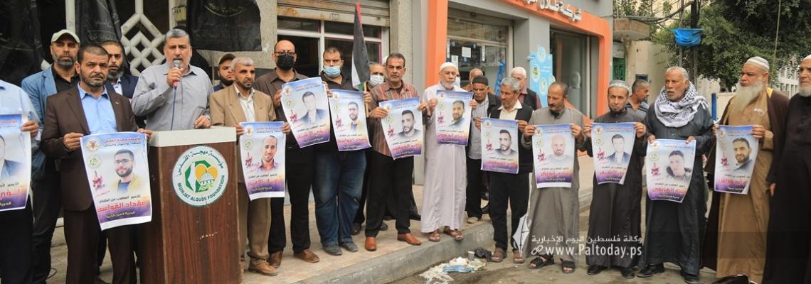 بالصور "مهجة القدس" تنظم وقفة دعم وإسناد للأسرى المضربين عن الطعام