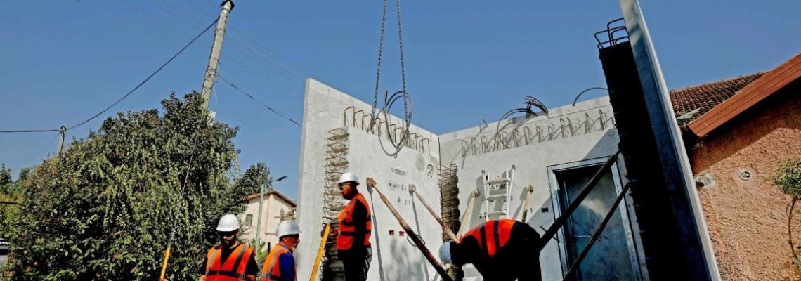 بالصور:وضع غرف محمية لصالح المستوطنين في شمال فلسطين المحتلة على غرار تلك في غلاف غزة تحسبًا لمواجهة عسكرية قريبة