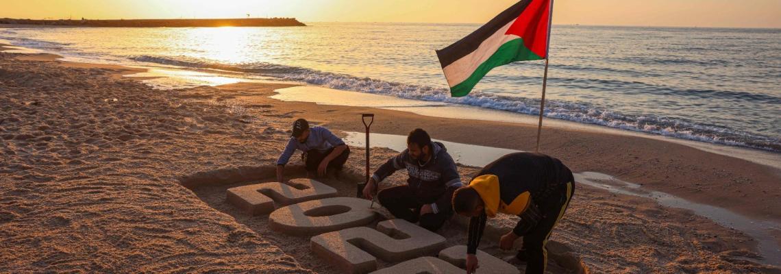 بالصور : من بحر غزة هذا المساء