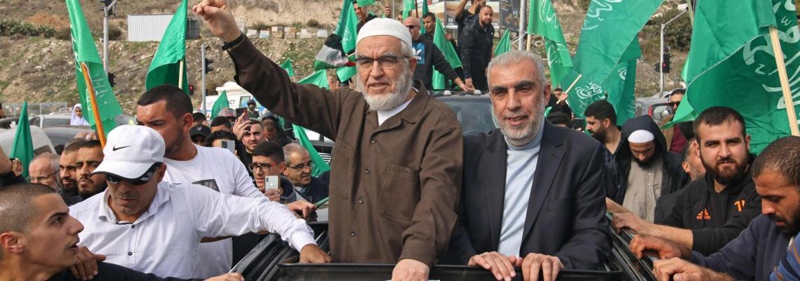 اللحظات الأولى للإفراج عن الشيخ رائد صلاح