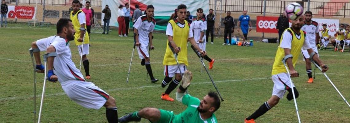 تدريبات لمجموعة من مبتوري الأطراف في ملعب فلسطين بمدينة غزة