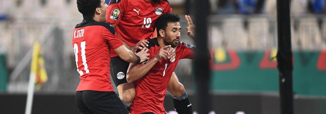 من فرحة المنتخب المصري بالتأهل لنصف نهائي أمم افريقيا وحسرة المنتخب المغربي
