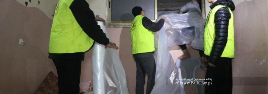 بالصور: الجهاد بغزة تبدأ حملة إغاثة الأسر المتضررة من المنخفض الجوي