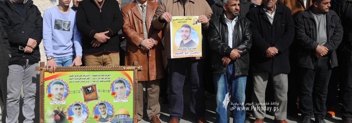 بالصور: لجنة الأسرى للقوى الوطنية والإسلامية بغزة تنظم وقفة تضامنية مع الأسير  المريض ناصر أبو حميد