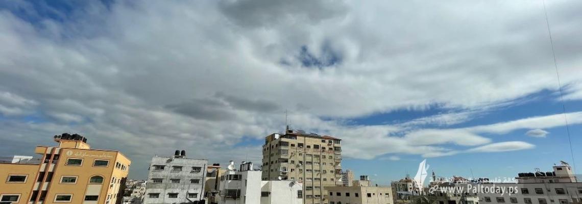 بالصور: غزة ترقب قدوم المنخفض الجوي القطبي الذي سيبدأ تأثيره على البلاد اليوم