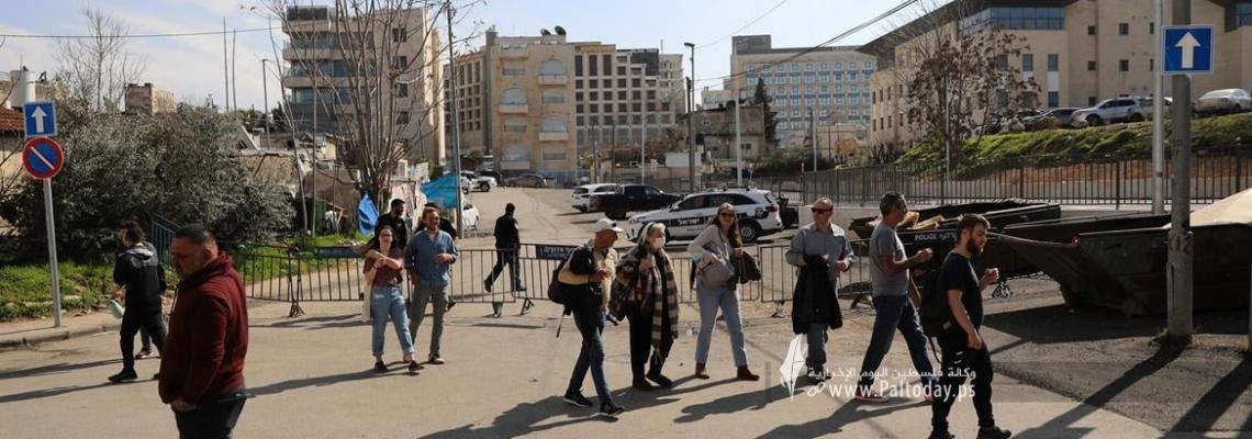 بالصور: شرطة الاحتلال تعرقل وصول المواطنين والمتضامنين لحي الشيخ جراح بالقدس