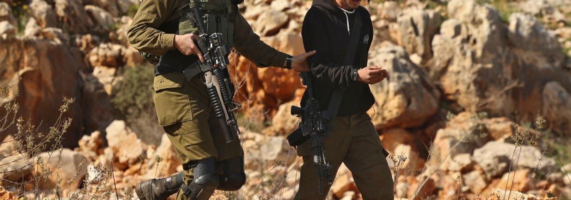بحماية جيش الاحتلال.. مستوطنون يحاولون مهاجمة مزارعين في أراضيهم قرب سلفيت