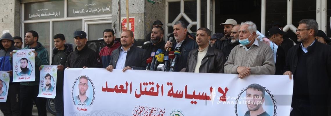 بالصور: مهجة القدس تنظم وقفة إسنادية مع الأسرى في معركتهم "الحرية _حق"