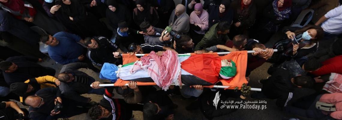 بالصور: جماهير محافظة بيت لحم تشيع جثمان الشهيد الطفل محمد رزق صلاح (١٤عاما)