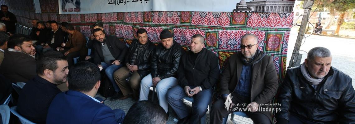 بالصور: الهيئة الوطنية لدعم وإسناد شعبنا في الداخل المحتل تقيم خيمة عزاء لشهداء الضفة والنقب في ساحة الجندي المجهول غرب مدينة غزة