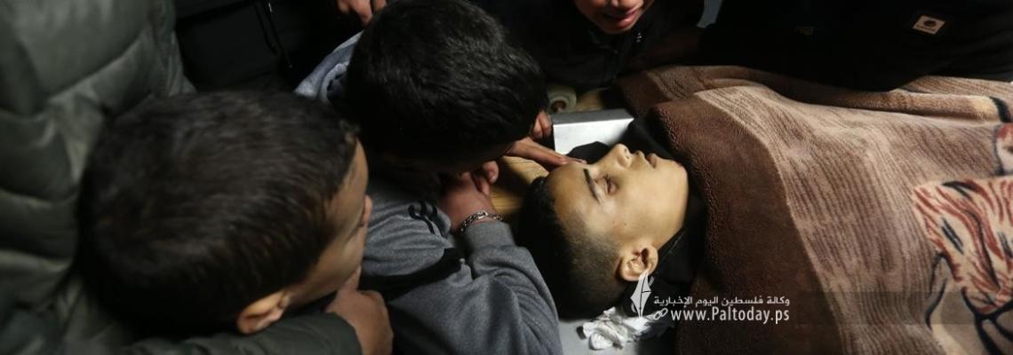 بالصور: وداع جثمان الشهيد نادر هيثم ريان (17 عاما) في مستشفى رفيديا جراء اصابته برصاص قوات الاحتلال في مخيم بلاطة