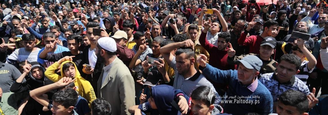 بالصور:  خان يونس جماهير غفيرة  تخرج في مسيرات دعت لها الفصائل الفلسطينية دعماً ونصرة للقدس والأقصى.