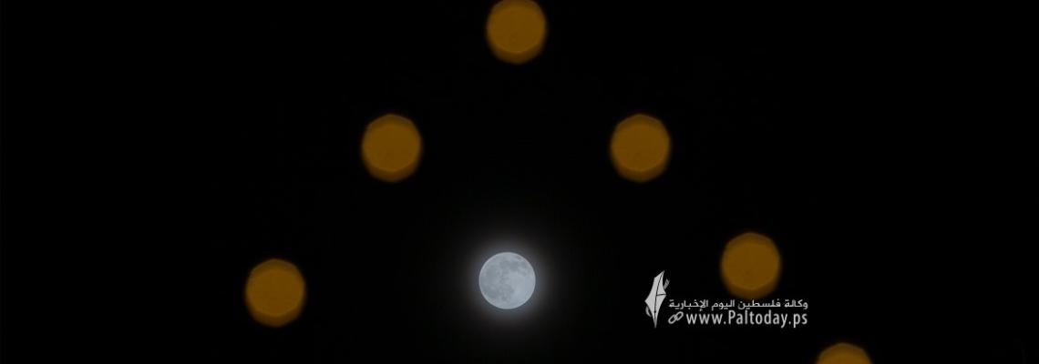 البدر ..قمر منتصف شهر رمضان من مدينة خانيونس