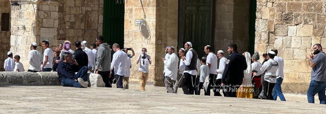 بالصور: القدس - لليوم الخامس: شرطة الاحتلال ومستوطنوه يقتحمون "الأقصى"