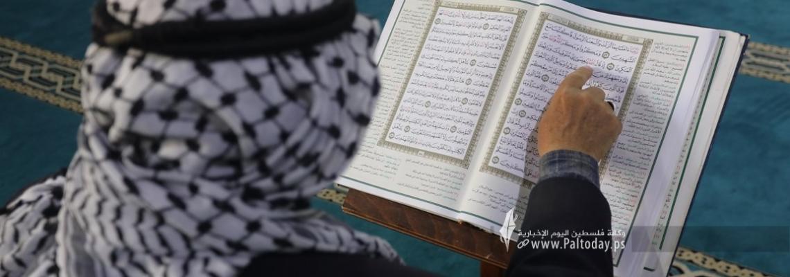 بالصور:  جلسات القرآن الكريم من المسجد العمرى الكبير بغزة فى اول يوم من شهر رمضان