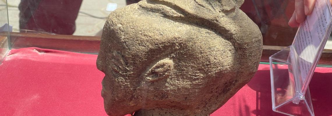 بالصور : تمثال الحب والجمال الذي تم العثور عليه في خانيونس