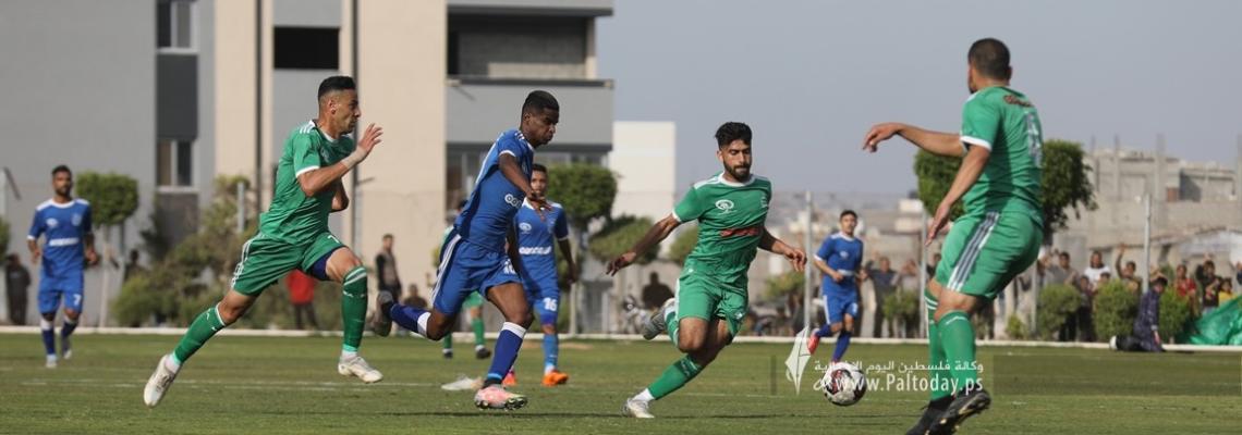 بالصور:  جانب من مباراة نادي اتحاد الشجاعية وشباب رفح في بطولة الدوري الممتاز المقامة على أرضية ملعب اليرموك غرب غزة