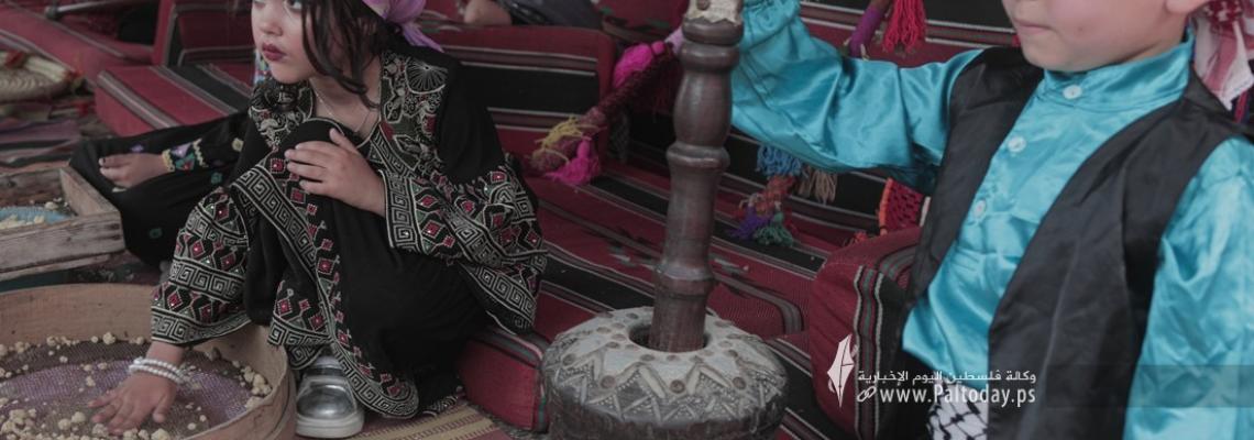 بالصور: أطفال بعمر الزهور يجسدون التراث والعودة والنكبة في فعالية فصائلية
