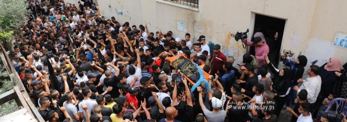 بالصور: جنين - تشييع جثمان الشهيد امجد الفايد ( 17 عام ) الذي استشهد برصاص الاحتلال فجر اليوم في مدينة جنين