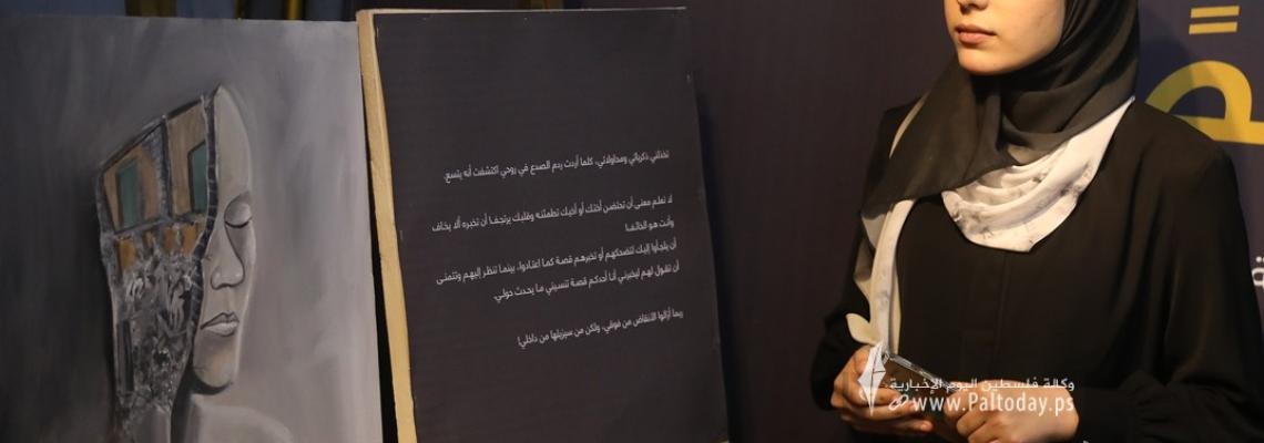 بالصور: بعدد من اللوحات الفنية.. الناجية " زينب الكولك" بغزة تجسد معاناتها التي خط الاحتلال "الإسرائيلي" المجرم معالمها