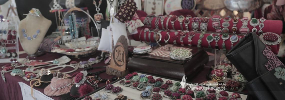 بالصور: افتتاح معرض المشغولات اليدوية والمنتجات المحلية بغزة