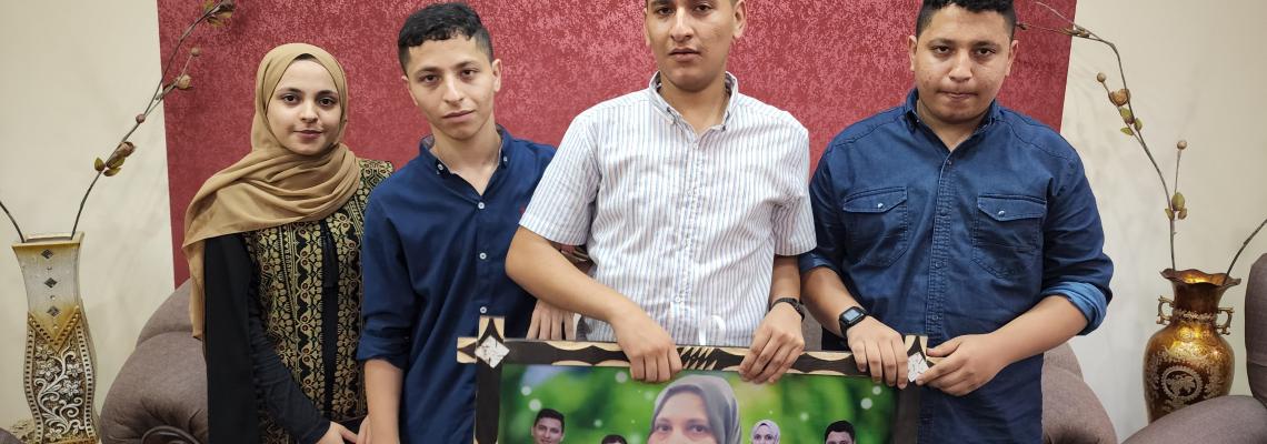 بالصور: رغم استشهاد والدتهم.. 4 توائم من عائلة الزقزوق في خانيونس يحققون نتائج مميزة في الثانوية