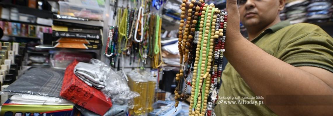 محلات هدايا الحجّاج في قطاع غزة تتهيأ لاستقبال حجاج بيت الله