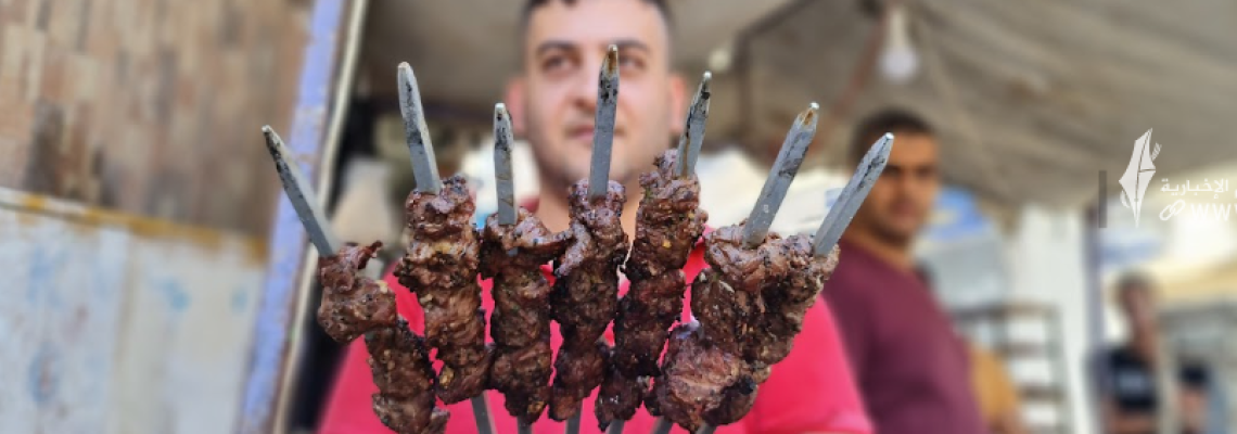 "موسم الكباب".. مشروع مؤقت ينقذ الغزّيين من شبح البطالة ونكبة الحصار..!