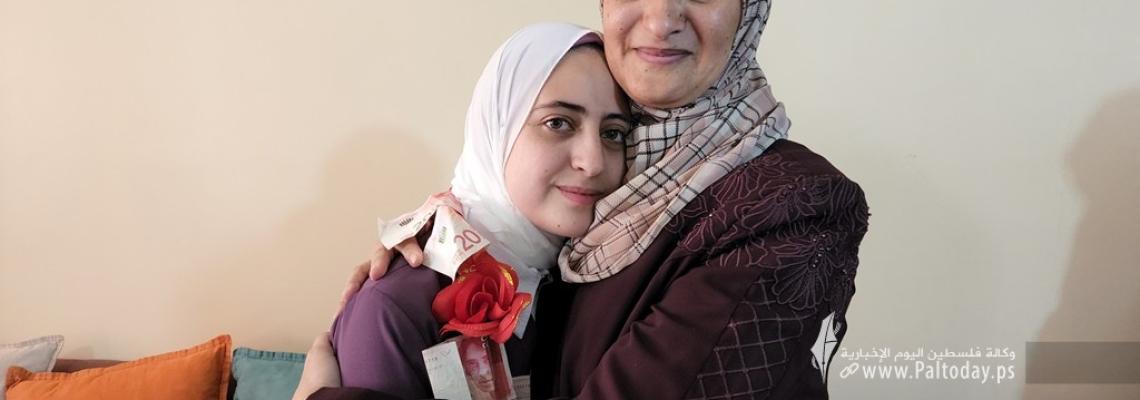 بالصور: الأولى على فلسطين على الفرع العلمي مروة محمد عبد الحميد عيسى 99.7% من محافظة رفح جنوب قطاع غزة