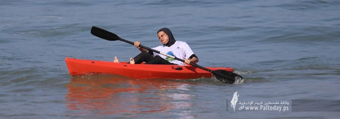 الاتحاد الفلسطيني للشراع والتجديف ينظم "بطولة التجديف الشاطئية الأولى" على شاطى بحر مدينة غزة