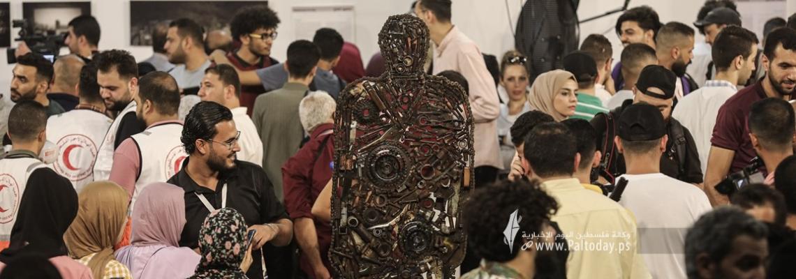 بالصور: الصليب الأحمر يقيم معرضاً بمركز رشاد الشوا وسط غزة بعنوان "الفنون البصرية المعاصرة"
