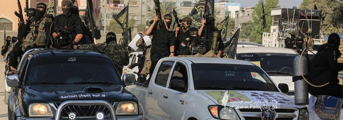 بالصور: سرايا القدس لواء الوسطى تنظم مسير عسكري بمناسبة ذكرى الانطلاقة الجهادية الـ35