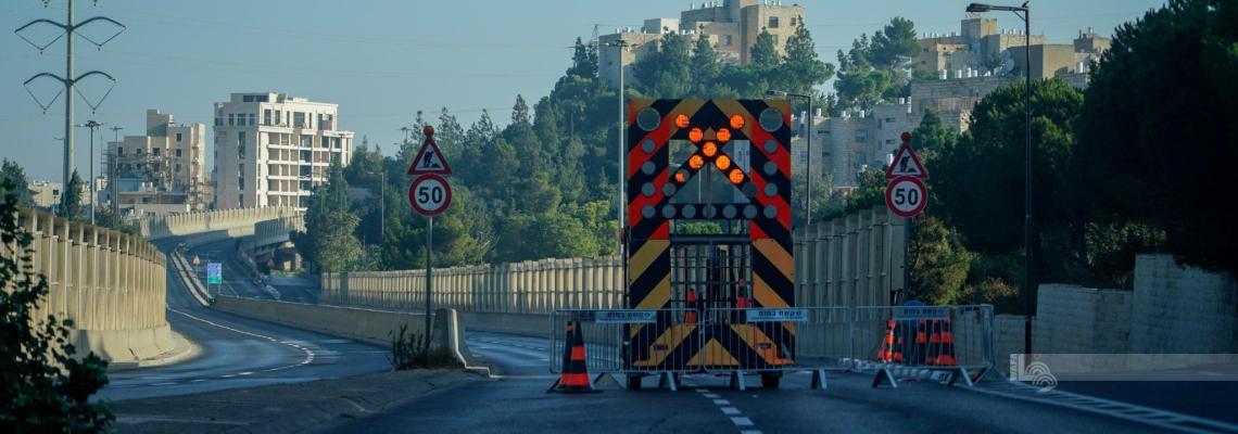 بالصور: الاحتلال الإسرائيلي يحاصر القدس ويغلق شوارعها بحجة "عيد الغفران"