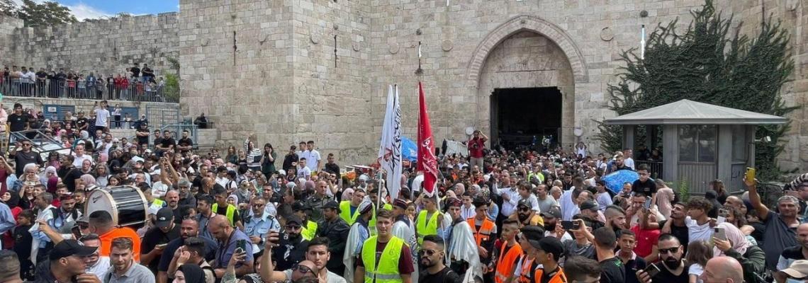 بالصور: الأجواء في باب العامود بمدينة القدس مع الاحتفال بذكرى المولد النبوي.