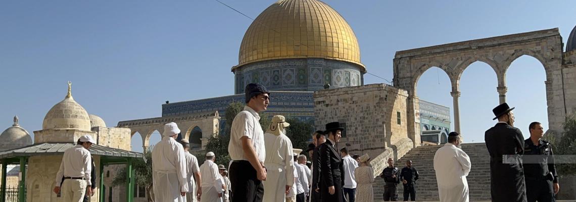 بالصور :القدس - عشرات المستوطنين يقتحمون باحات المسجد الأقصى بحراسة مشددة من قبل شرطة الاحتلال