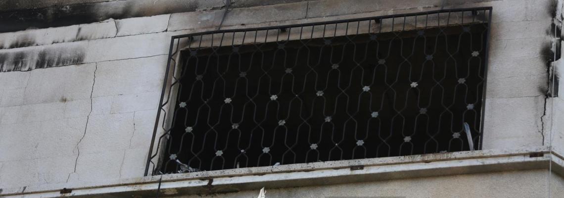 بالصور: آثار الحريق في منزل عائلة أبو ريا في مخيم جباليا