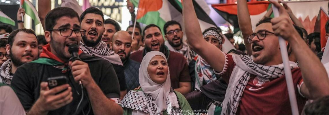 بالصور:جماهير غفيرة ترفع أعلام فلسطين في مدينة لوسيل القطرية قبل ساعات من انطلاق كأس العالم 2022
