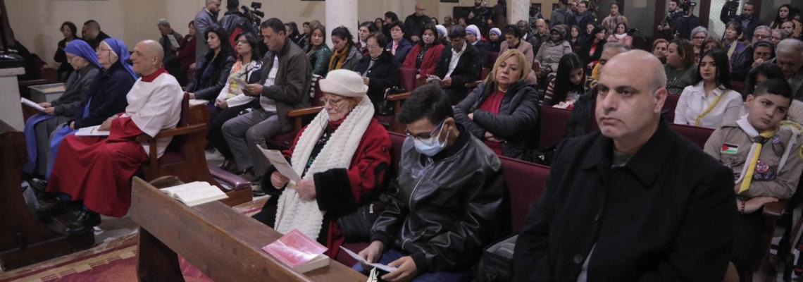 بالصور :قداس ليلة عيد الميلاد في كنيسة العائلة المقدسة للروم الكاثوليك في مدينة غزة