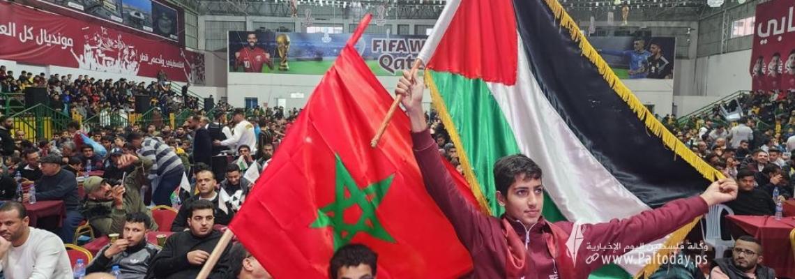 حضور جماهيري فلسطيني كبير، في صالة سعد صايل بغزة، لمتابعة مباراة المنتخب المغربي أمام الإسباني في دور الـ16 من كأس العالم