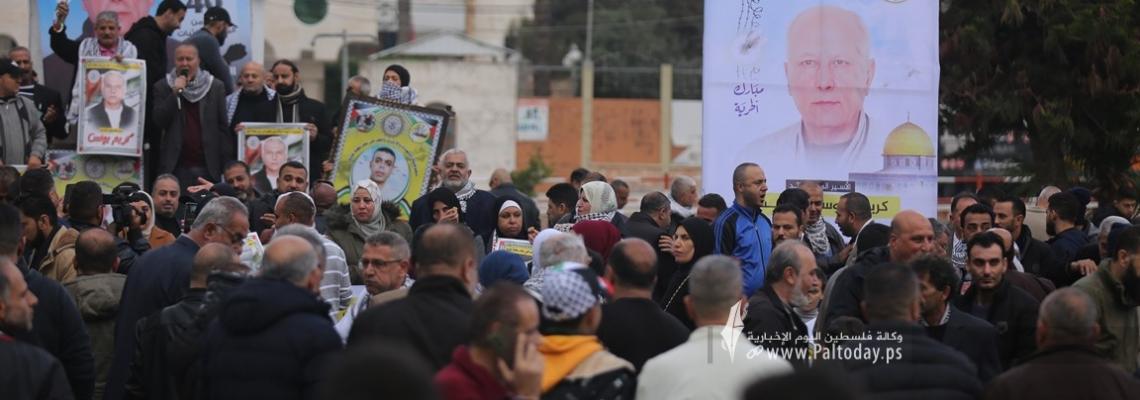 بالصور: غزة تحتفل بالإفراج عن الأسير كريم يونس