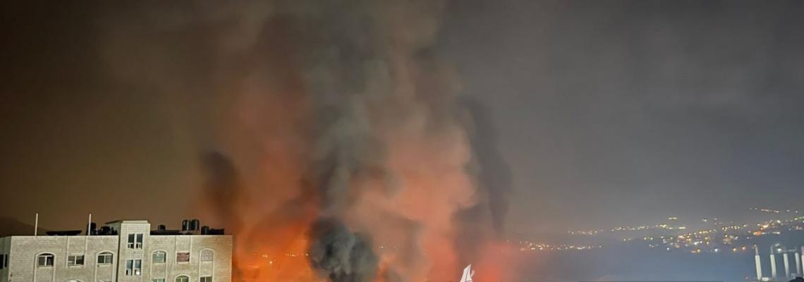 بالصور : مستوطنون يحرقون عشرات منازل المواطنين في حوارة جنوب نابلس