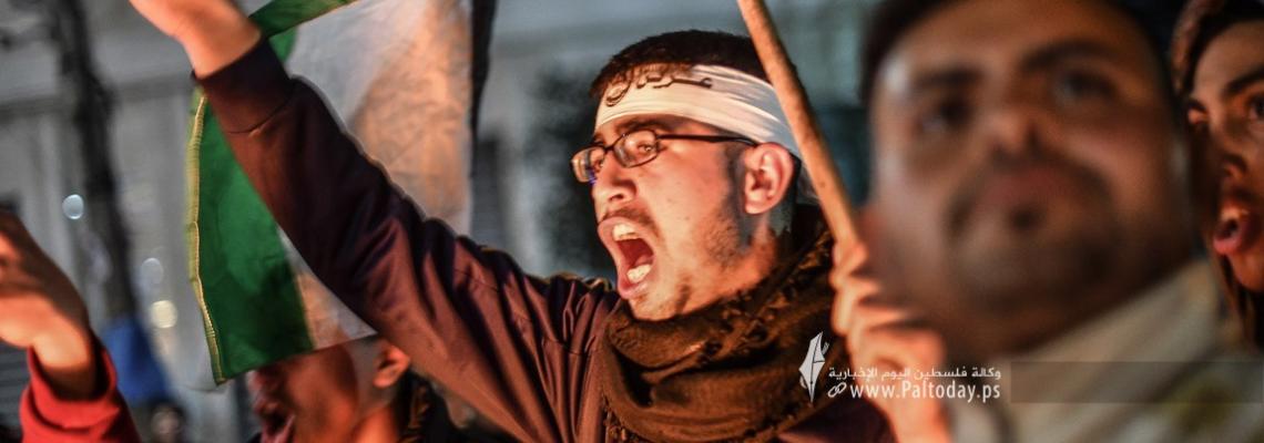 بالصور : غضب جماهير خان يونس التي خرجت للشوارع والمفترقات نصرة لأهلنا الصامدين في قرية حوارة.