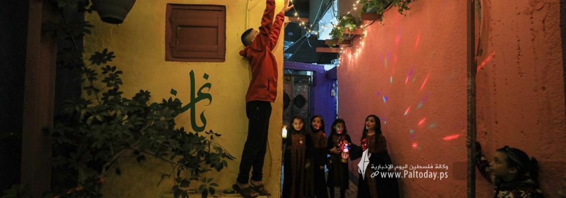بالصور : فرحة الاطفال بمدينة غزة مع بدء أول ليلة من شهر رمضان الكريم