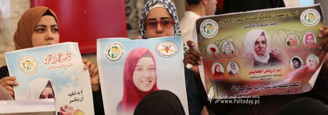 بالصور : اعتصام أهالي الأسرى أمام مقر الصليب الأحمر بغزة