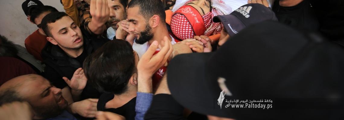 بالصور : تشييع جثمان الشهيد عدي اللوح، في مخيم النصيرات وسط قطاع غزة.