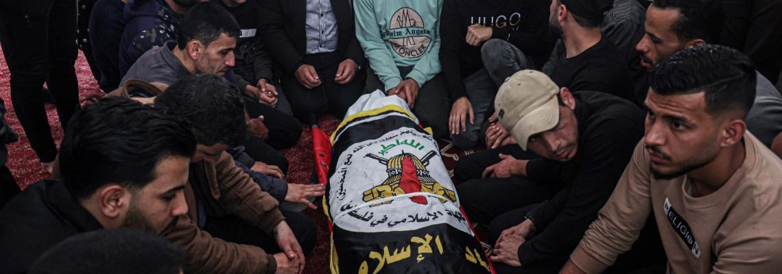 بالصور: مشاهد من وداع وحزن أهالي الشهداء الذين ارتقوا خلال العداون الإسرائيلي على قطاع غزة.