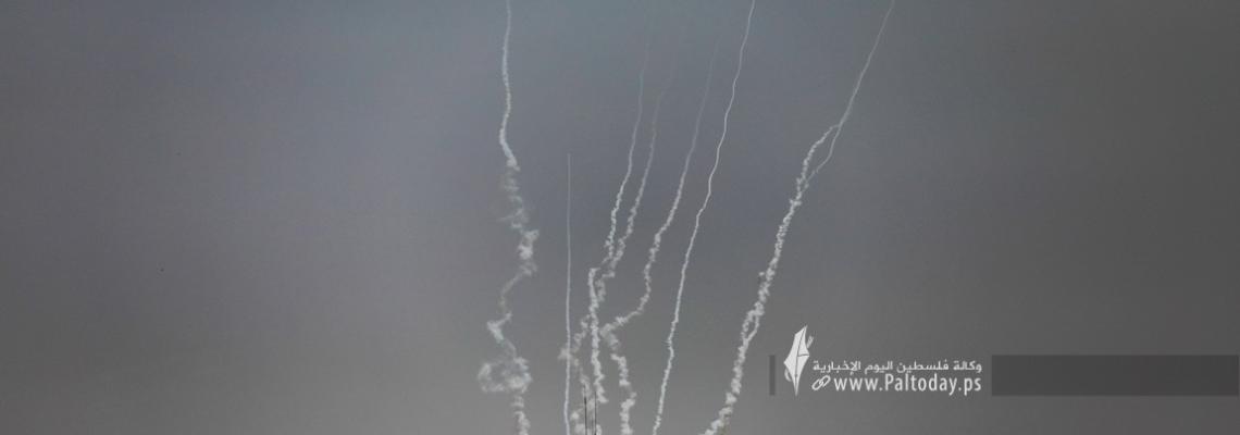 بالصور : لليوم الرابع.. المقاومة تواصل اطلاق رشقاتها الصاروخية اتجاه مدينة القدس و سديروت