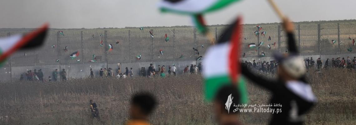 بالصور : الاحتلال يقمع مسيرة العلم الفلسطيني شرق مدينة غزة
